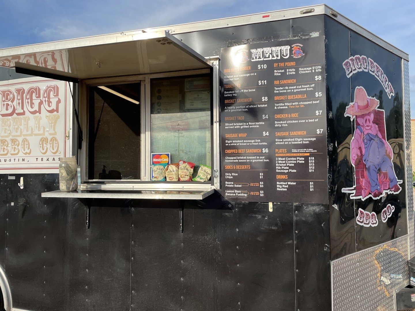 Bigg Belly BBQ Co. with its serving window open for customers